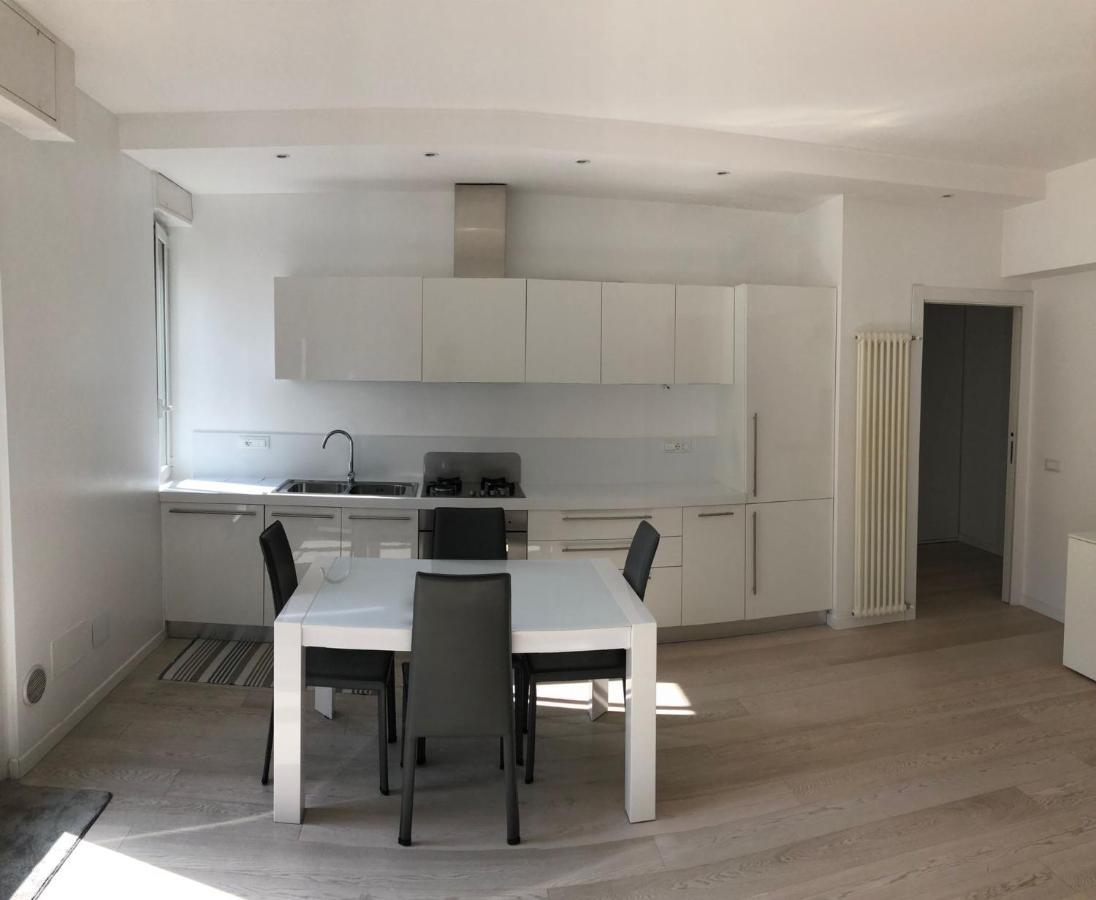 Bright & Spacious Apartment Near Navigli - Ponti Milánó Kültér fotó