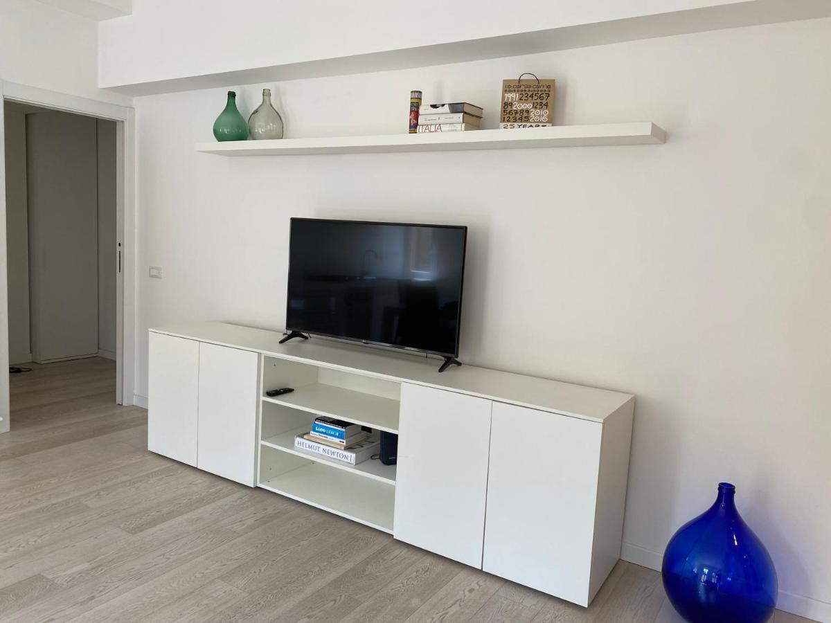 Bright & Spacious Apartment Near Navigli - Ponti Milánó Kültér fotó