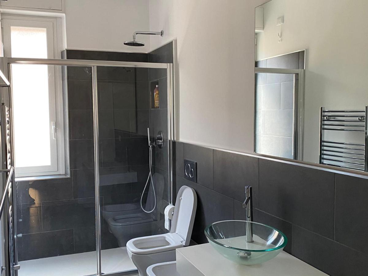 Bright & Spacious Apartment Near Navigli - Ponti Milánó Kültér fotó