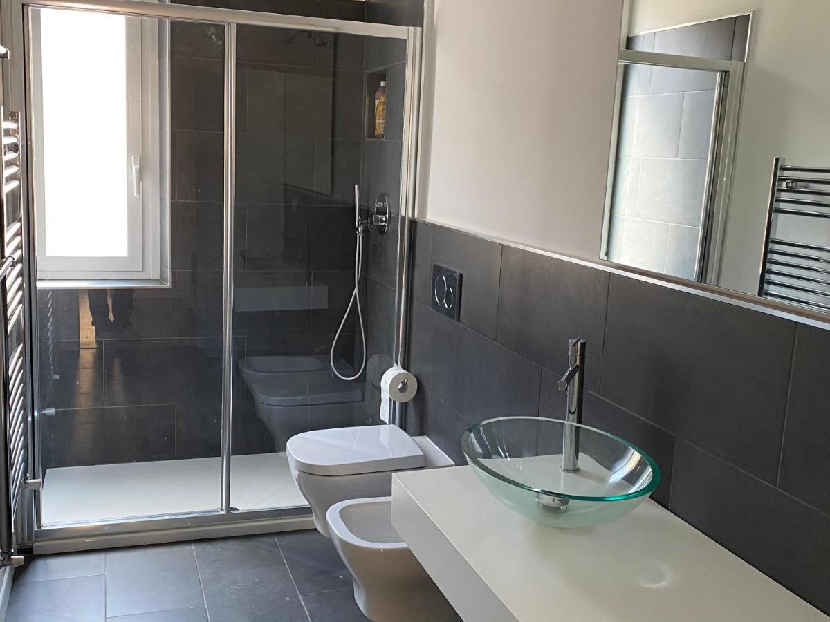 Bright & Spacious Apartment Near Navigli - Ponti Milánó Kültér fotó