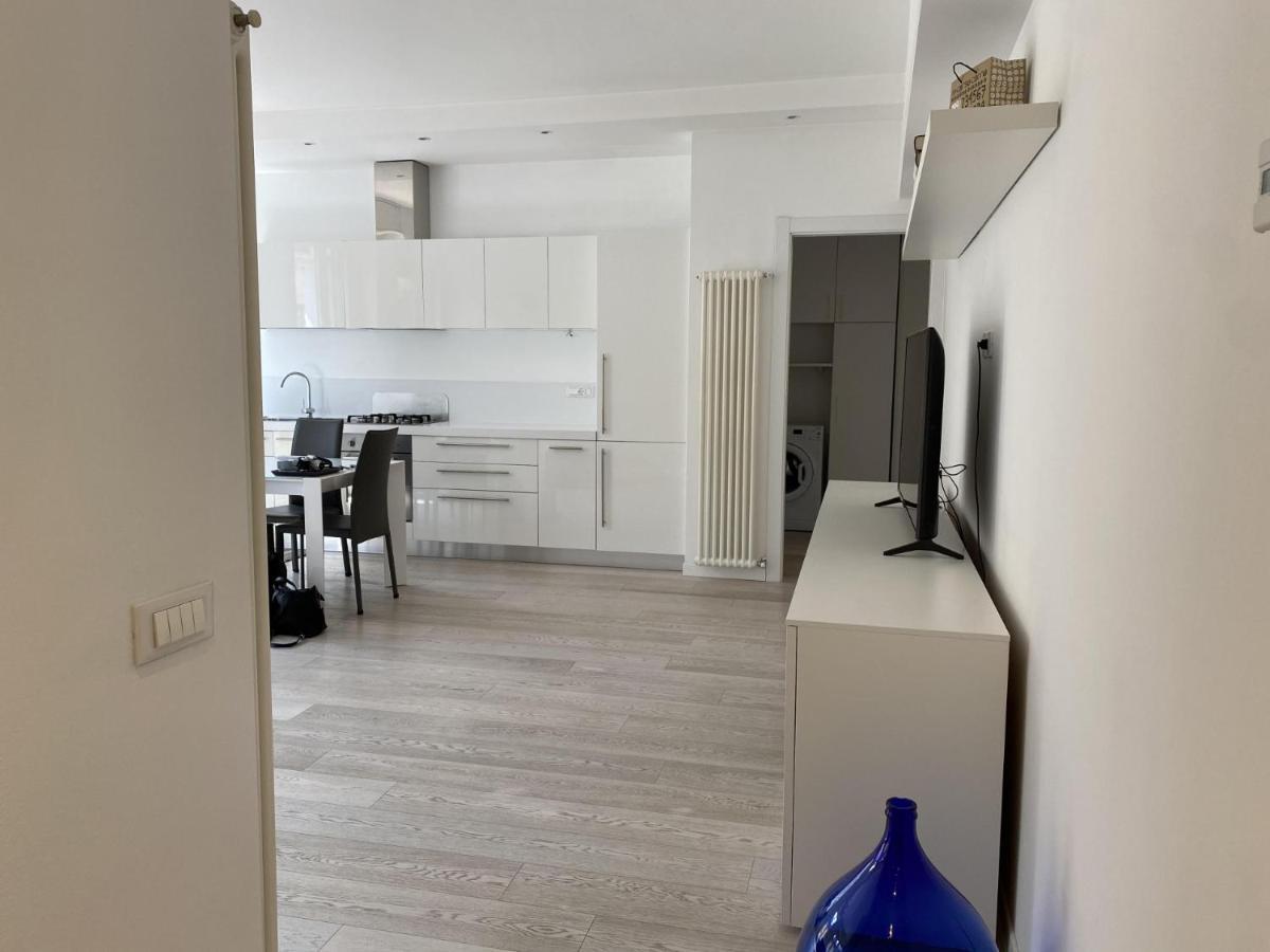 Bright & Spacious Apartment Near Navigli - Ponti Milánó Kültér fotó